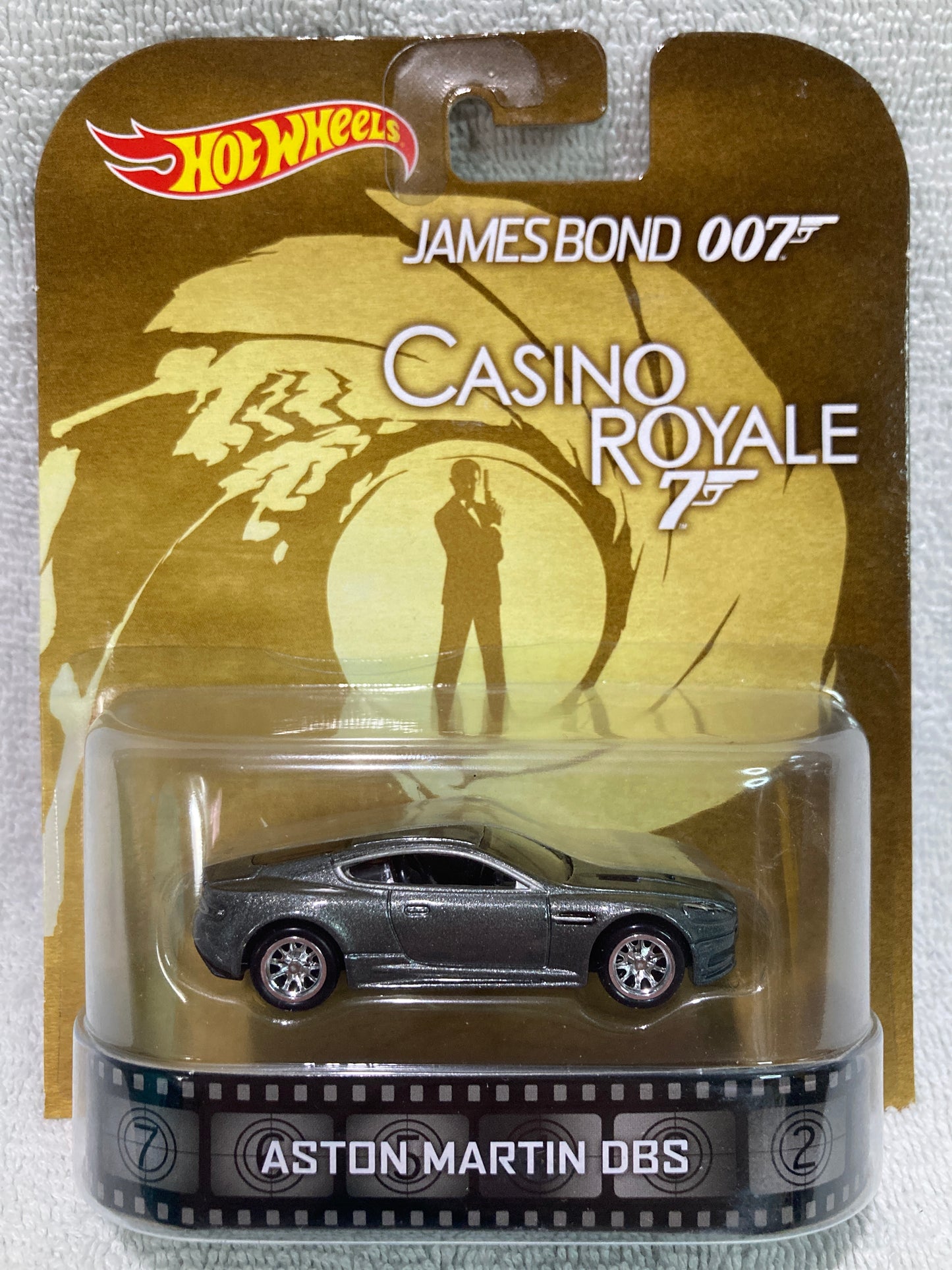 Aston Martin DB5 | James Bond Casino Royale | Hot Wheels Retro Entertainment